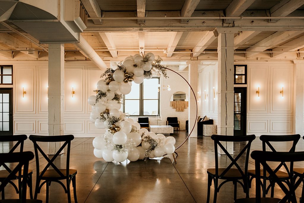 An empty ceremony with a circle balloon wedding arch