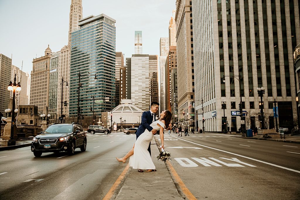 Groom dipping bride in the middle of Michigan Avenue in chicago