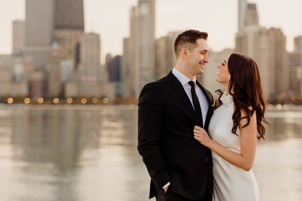 engaged couple with chicago skyline