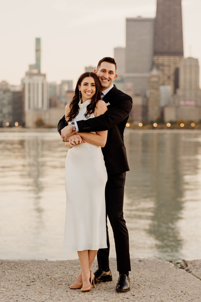 engaged couple with chicago skyline